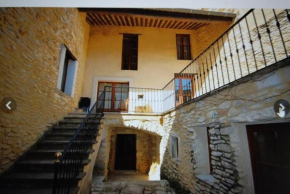 Proche Avignon Grande Maison de village au calme